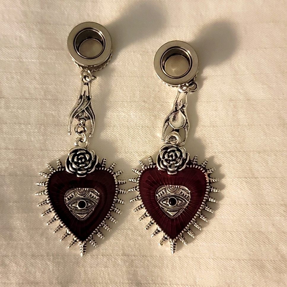 00 Gauge Heart Eye Plugs 00g